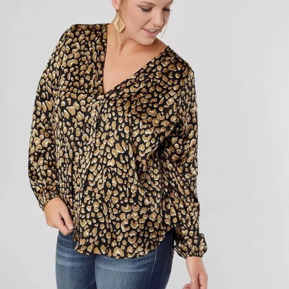 NWT Willow and Root Plus Size Animal Print Blouse